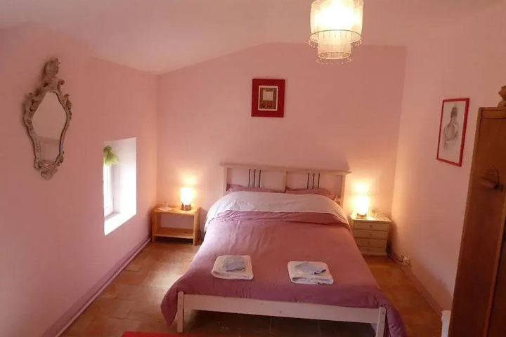 Room 2 of 10