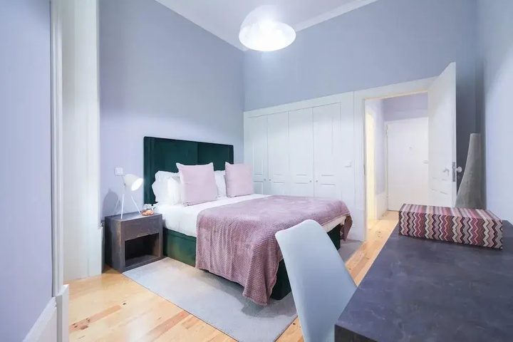 Room 6 of 10