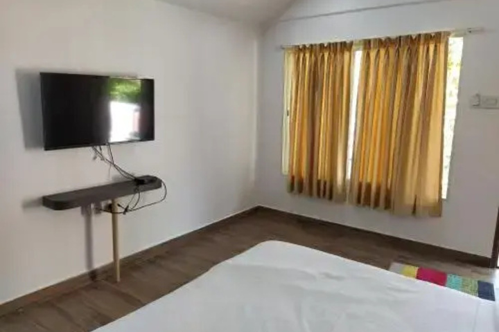 Room 3 of 12