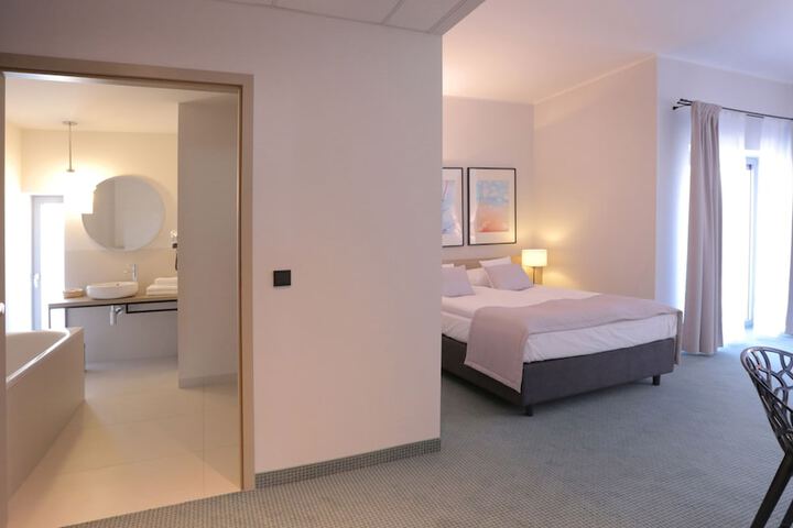 Room 13 of 52