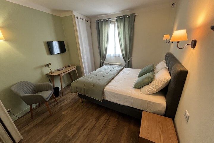Room 9 of 50