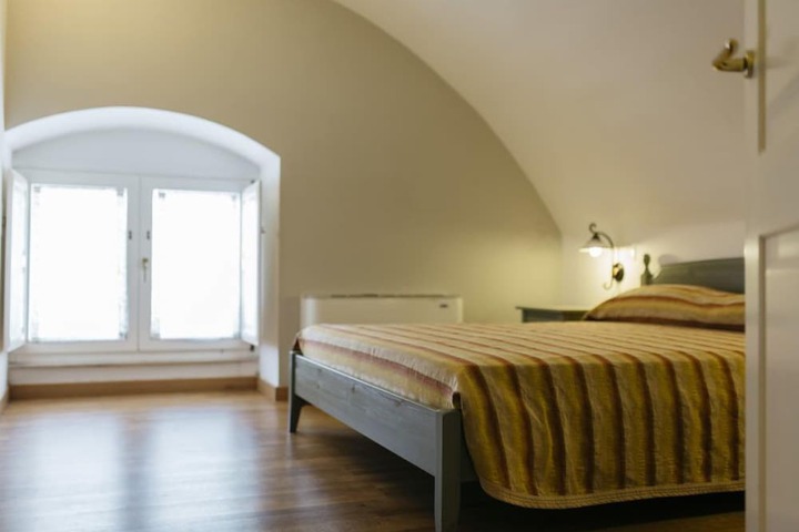 Room 25 of 83