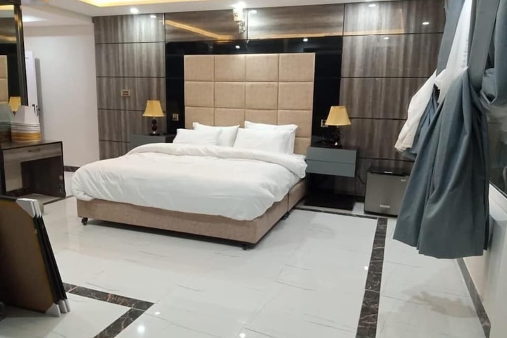 Room 12 of 23