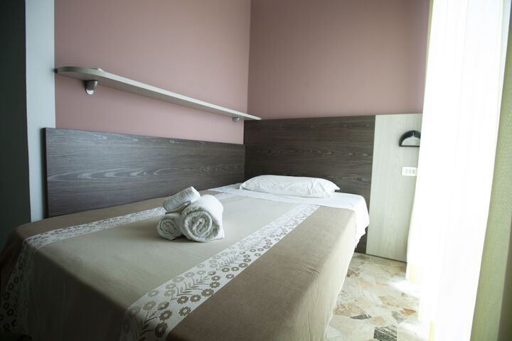 Room 13 of 34