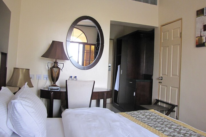 Room 6 of 35