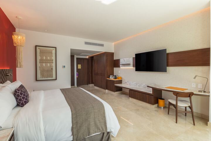 Room 16 of 76