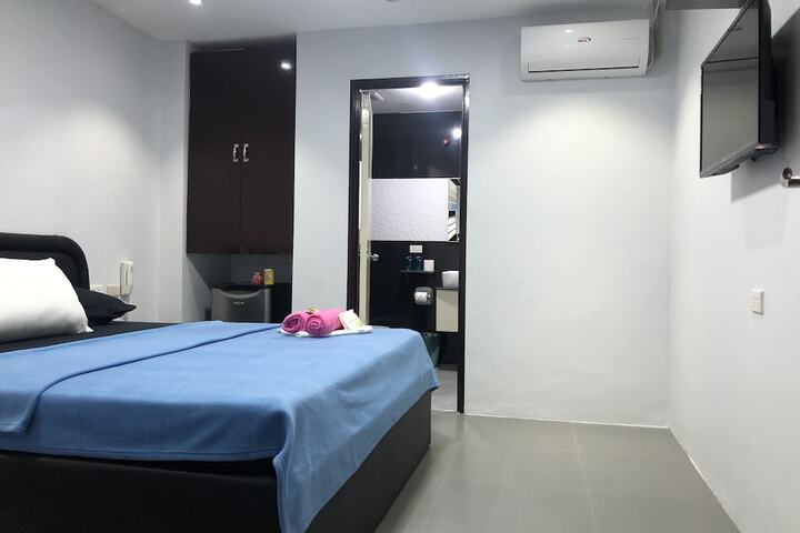 Room 10 of 32