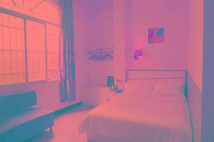 Room 6 of 28