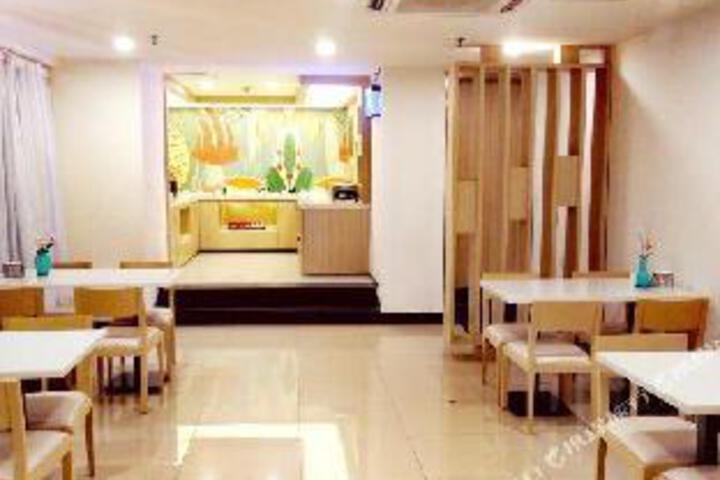 Lizi Hotel (Chongqing Nanping Subway Station)