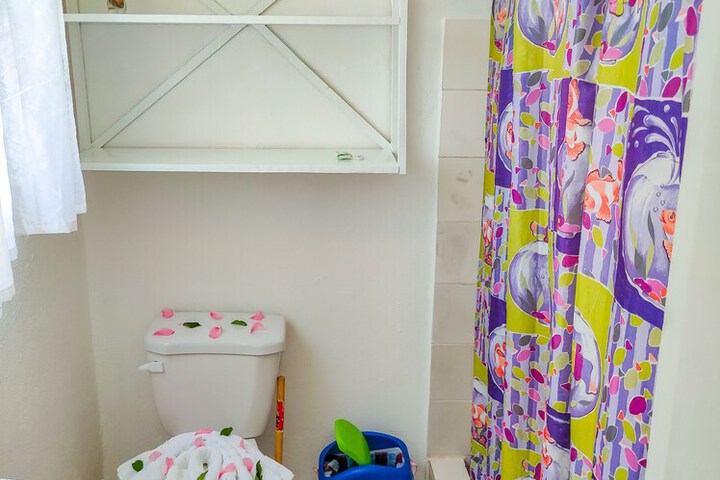 Room 102 of 127