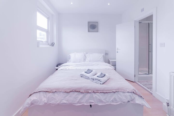 Room 2 of 10