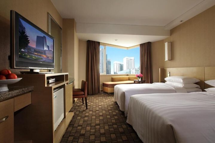 Room 10 of 37