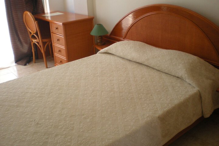 Room 9 of 50