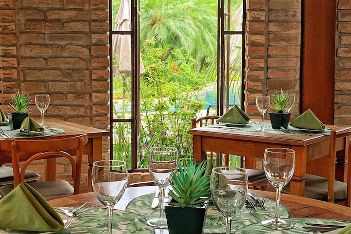 Dining 48 of 80