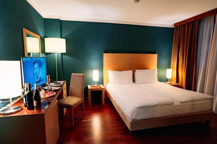 Room 8 of 72