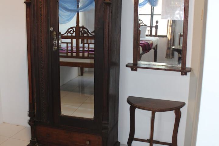 Room 4 of 18