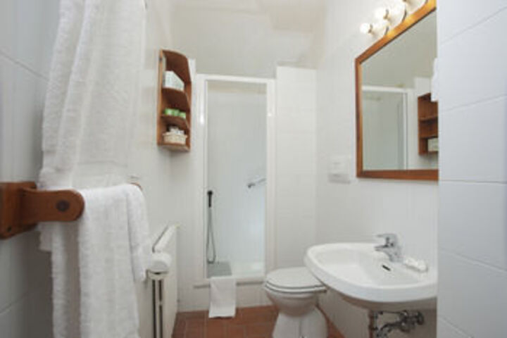 Room 6 of 22