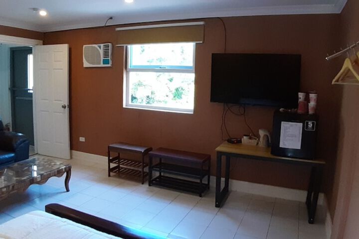 Room 12 of 16