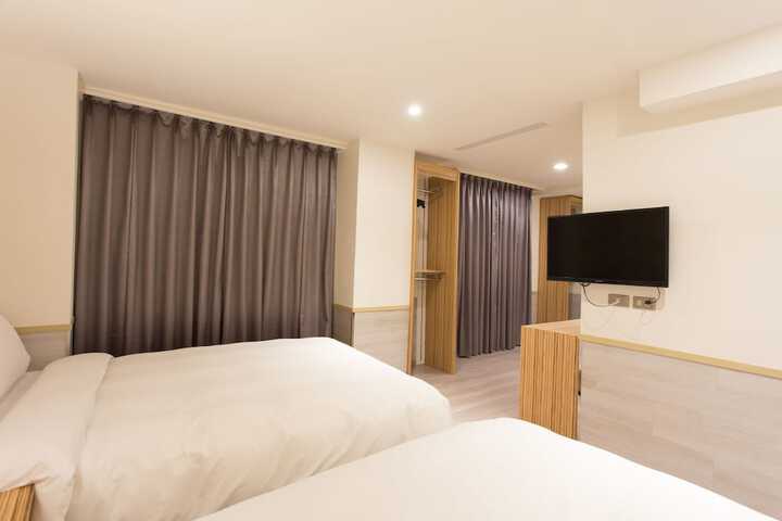 Room 32 of 72