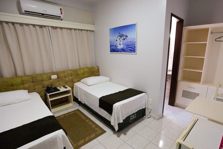Room 15 of 40