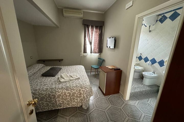 Room 8 of 32