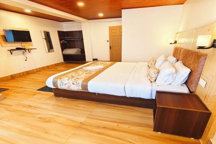 Room 17 of 28