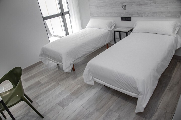 Room 25 of 40