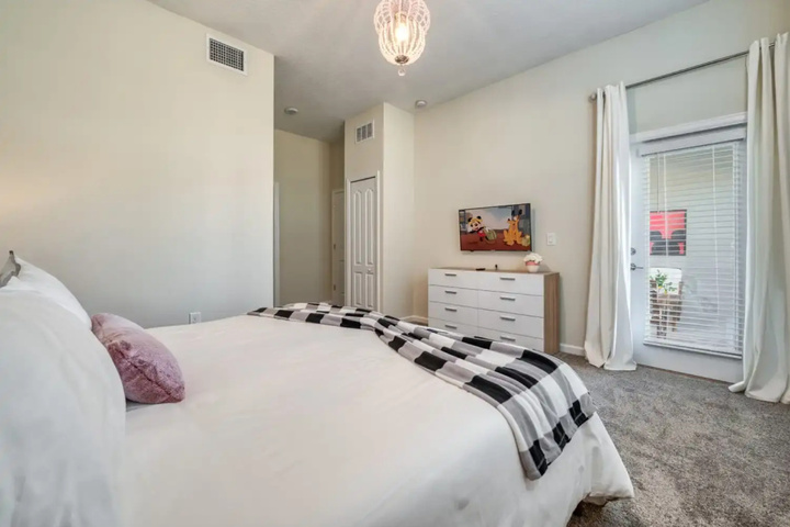 Room 4 of 17