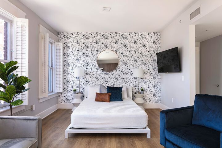 Room 15 of 200