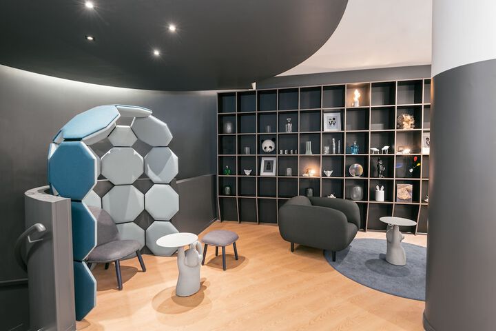 Guest Lobby