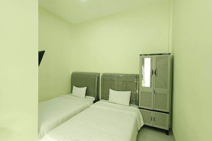 Room 7 of 12
