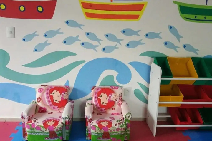 Room 9 of 25