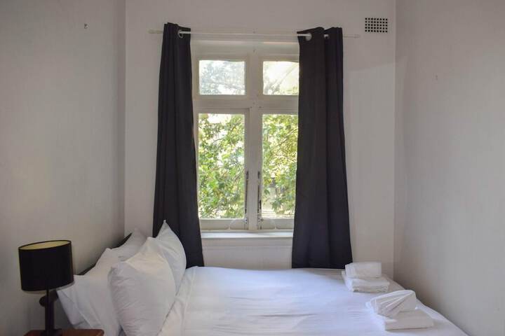 Room 2 of 10