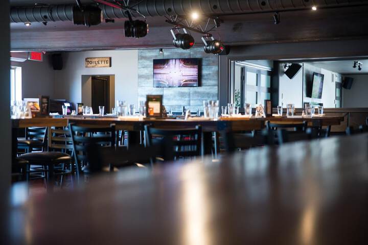 Dining 32 of 53