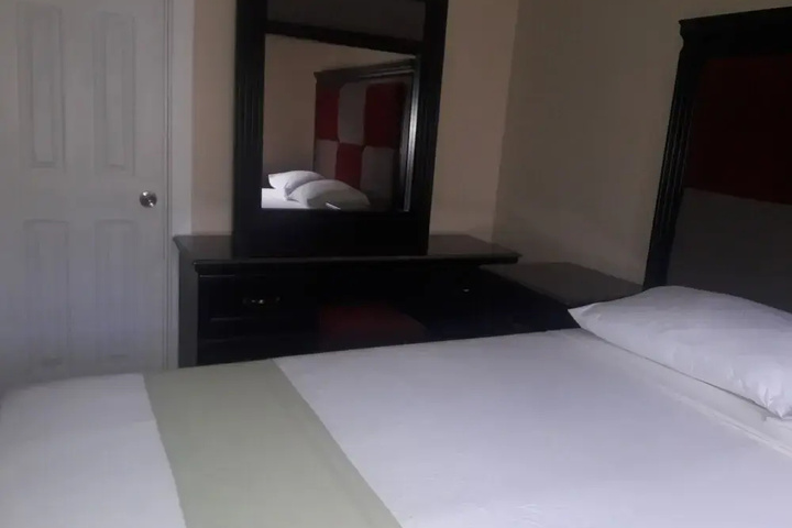 Room 5 of 11