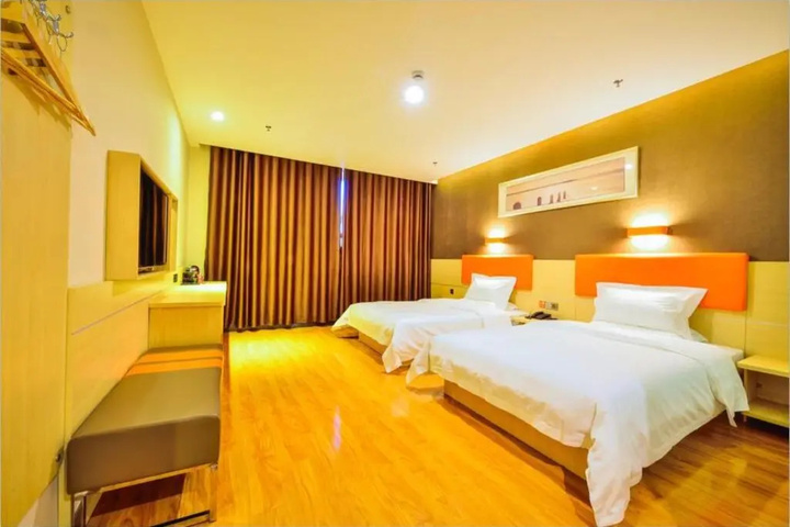 Room 3 of 12