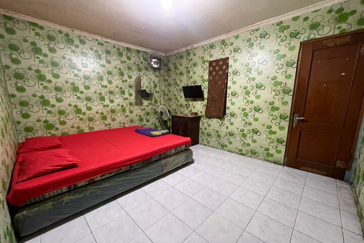 Room 6 of 10
