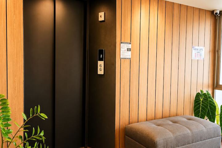 Entrance & Lobby