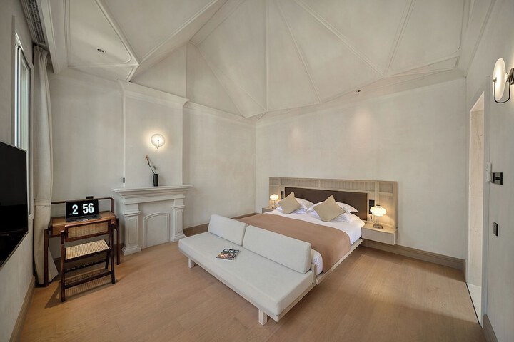 Room 10 of 85