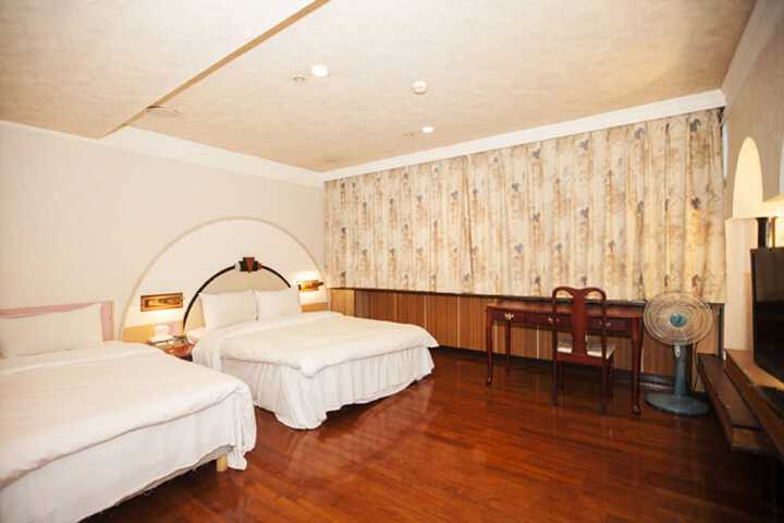 Room 14 of 21