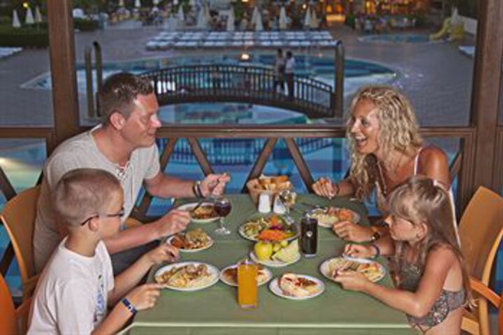 Dining 7 of 30