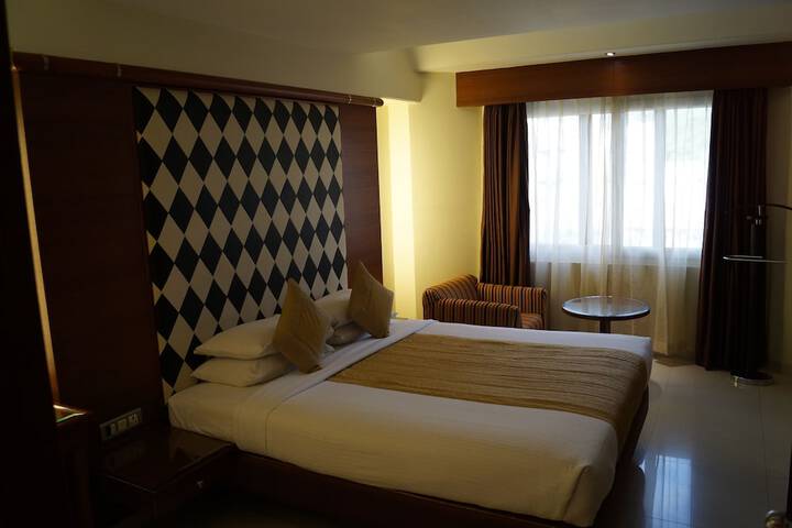 Room 25 of 76