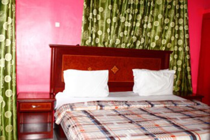 Room 25 of 27
