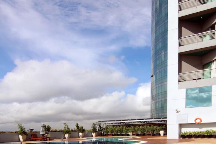 Pools & Facilities