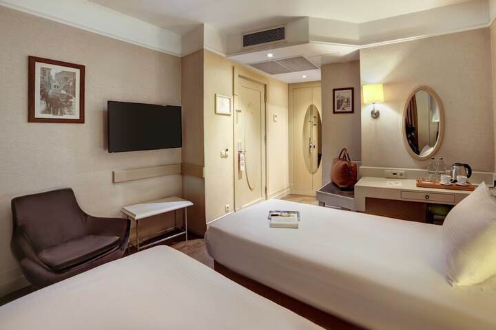 Room 9 of 70