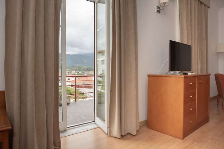 Room 8 of 35