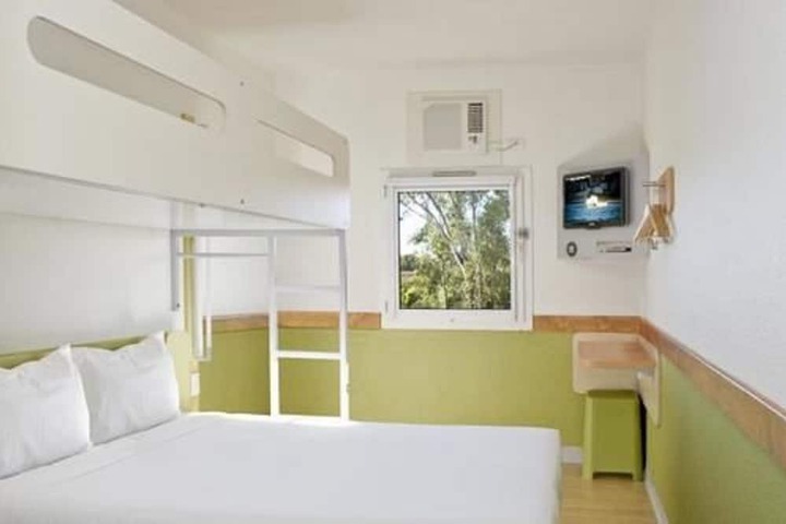 Room 6 of 38