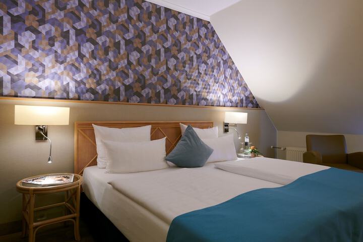 Room 16 of 62