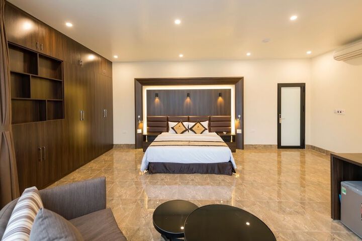 Room 12 of 48
