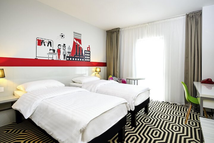 Room 2 of 52